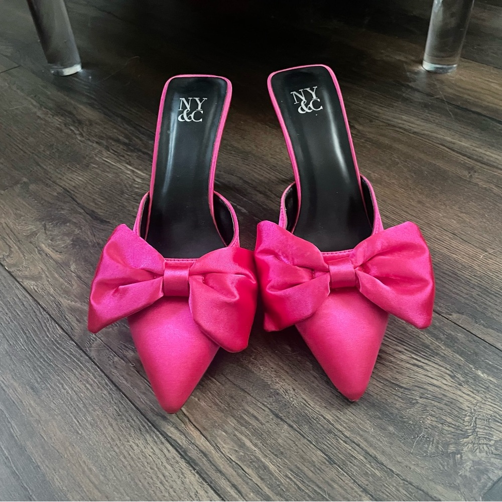 Hot pink backless pointed heel with bow